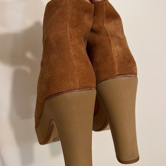 Michael Kors suede boots. Worn once only! - Picture 7 of 7